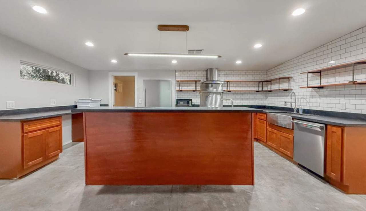 Beautifully updated Tempe home with pool!