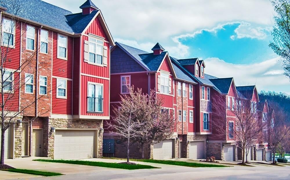 2866  W Hillshire  DR