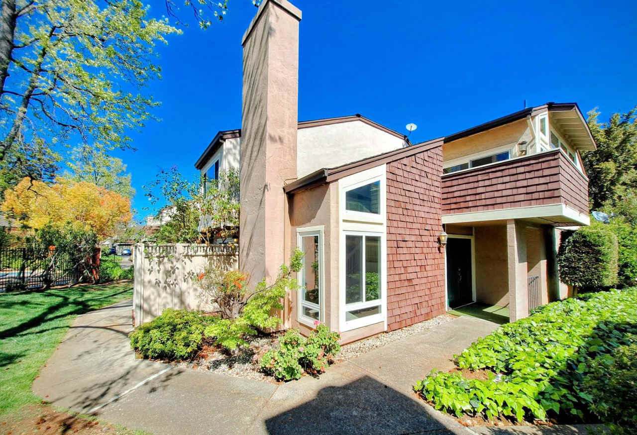 Spacious Two-Story 3bd Townhouse With Private Patios, Balcony,  Garage