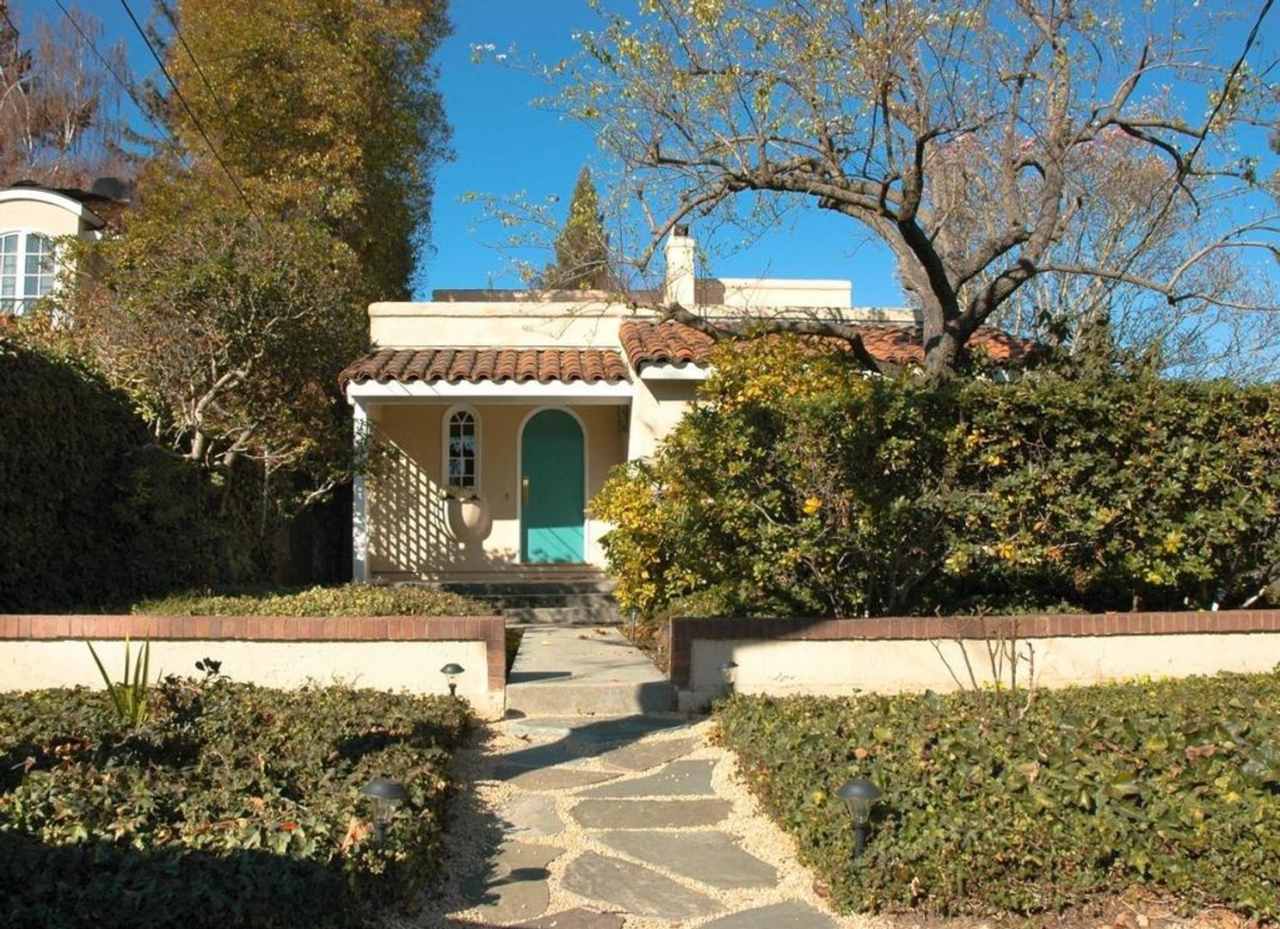 Fully Furnished Short Term Rental (March 7 to June 28, 2025) By Downtown Menlo Park!