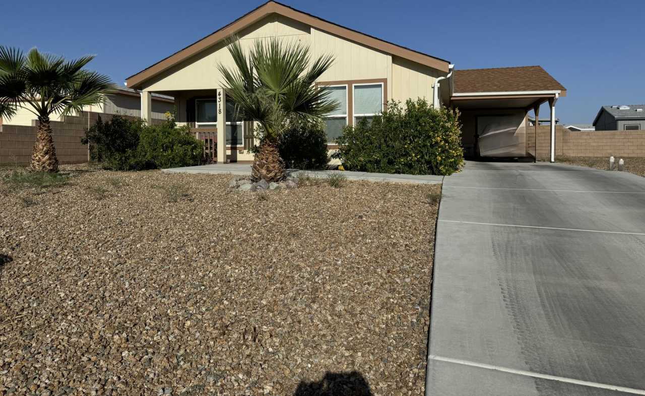 FULL TIME RENTAL 2BD/2BA WITH BONUS ROOM in Fort Mohave, AZ