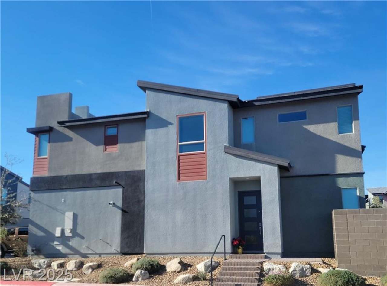 3 BED, 2.5 BATH IN EXCITING INSPIRADA COMMUNITY