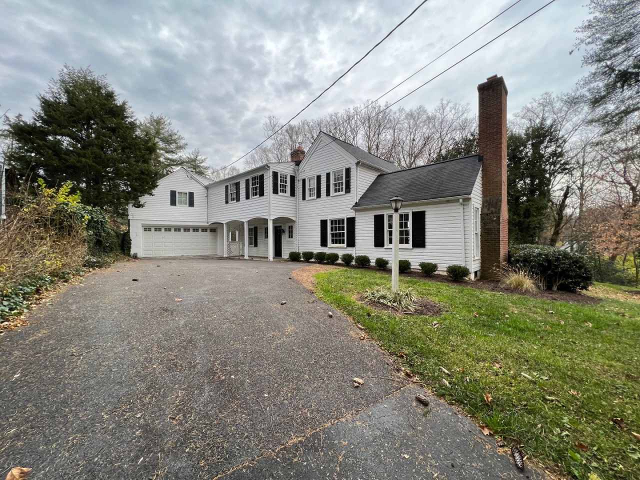 Cool Updated Historic 4/3.5 Farmhouse in Bethesda on Private, 1.5 Acre Lot