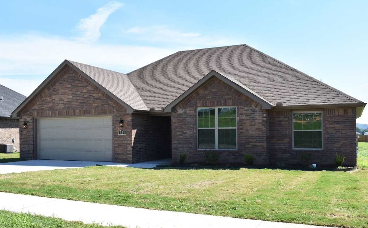 3 bedroom 2 bathroom home in Prairie Grove!