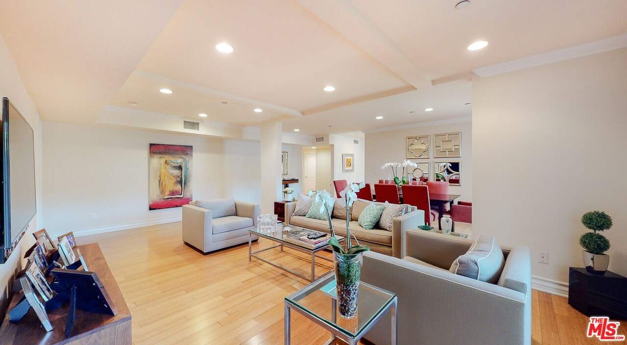 118 S Clark Dr unit: 105