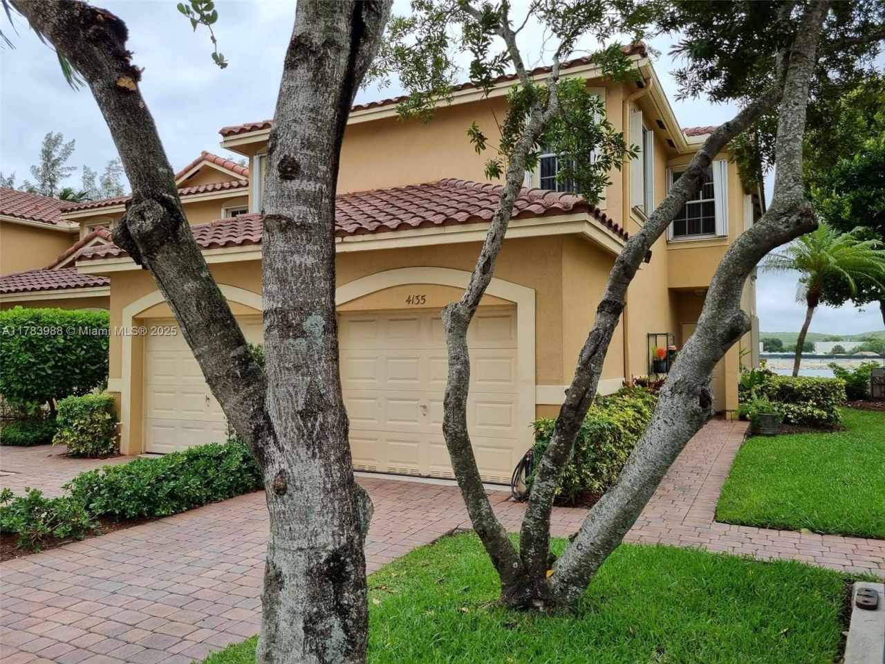 4135 Crystal Lake Dr