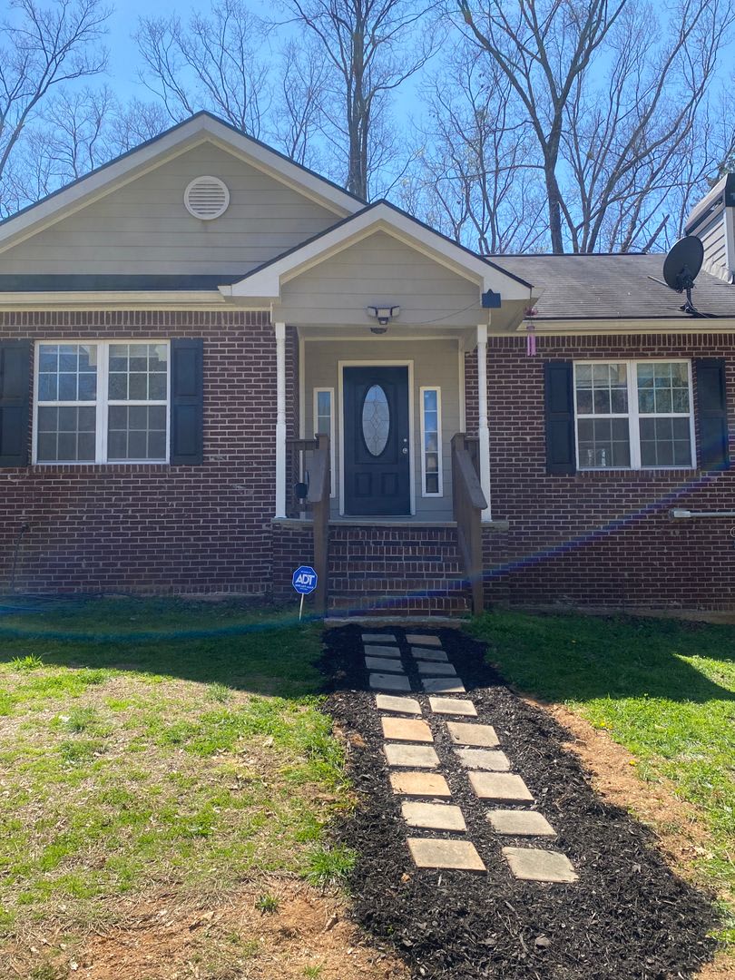 Updated 3-Bedroom Ranch with Large Lot  Basement – Bethlehem, GA