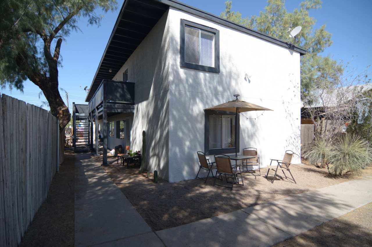 Remodeled 3 Bedroom 1 Bath Five-plex! Close to Downtown and the UofA!