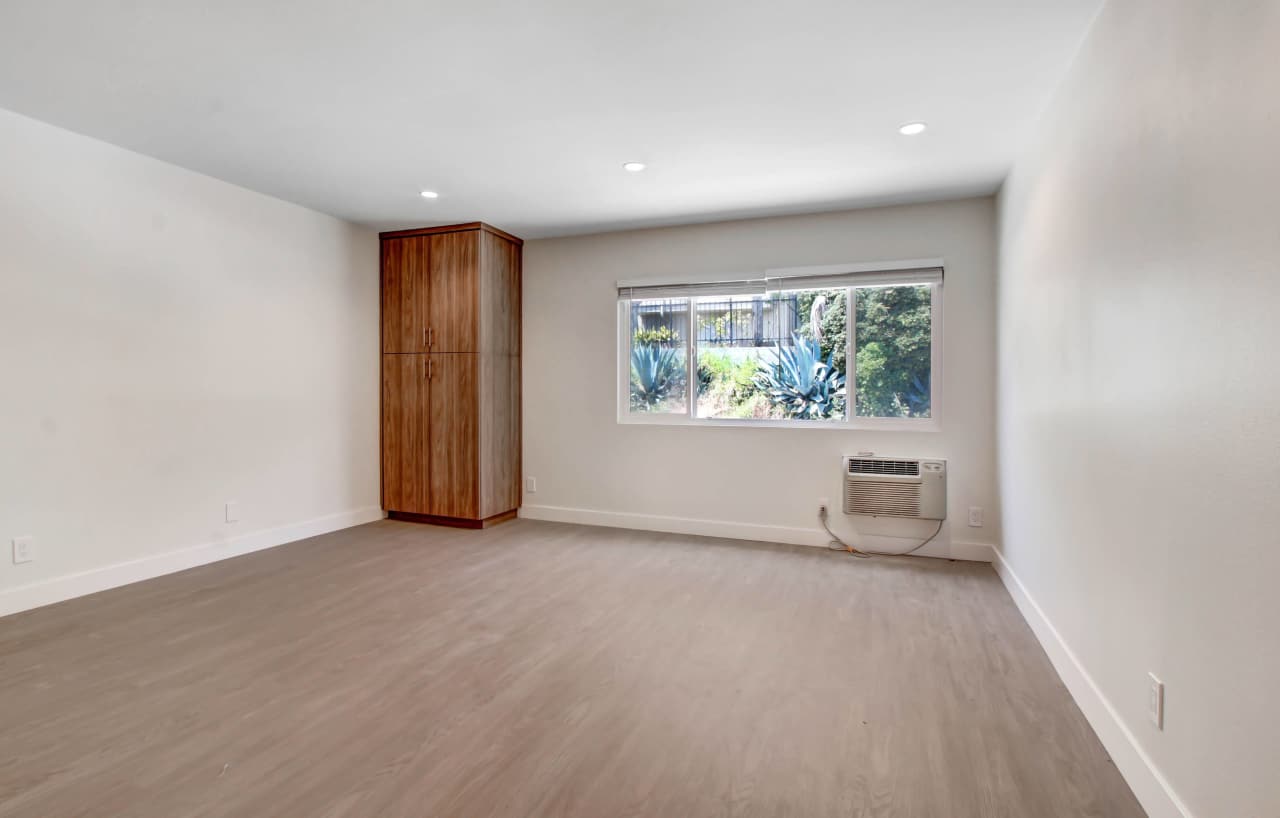 Hollywood Hills Apartments