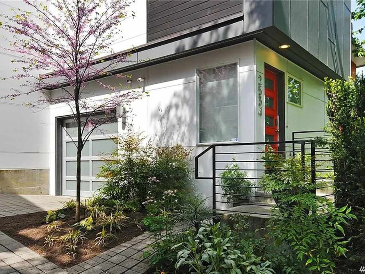 Beatiful 2 bed/ 2 bath townhome in Madison Valley!