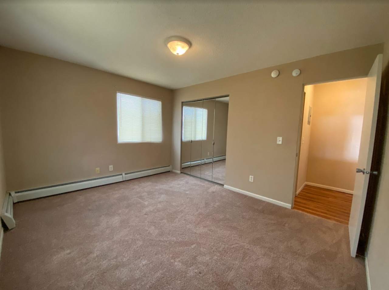 Experience Cozy Living in Our One-Bedroom Condo in New Hope for $1299!