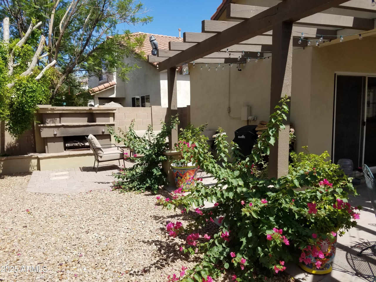 646 E EL MONTE Place