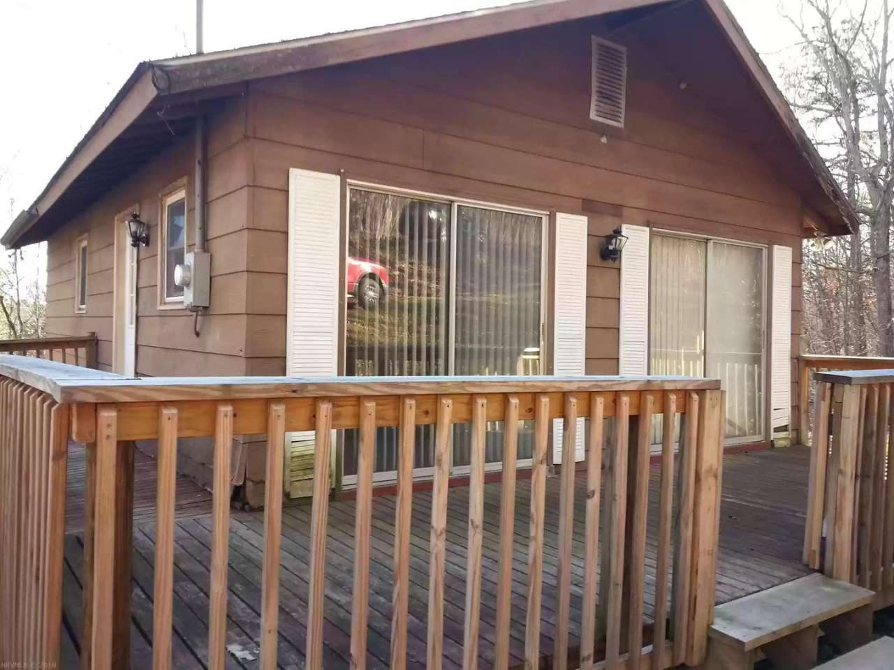 One Bedroom One Bath home available in beautiful setting on Brush Mountain near Blacksburg