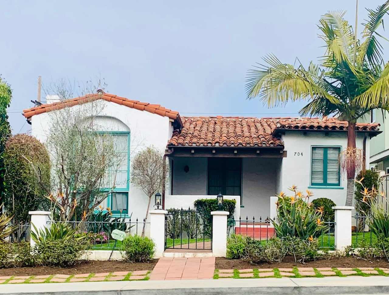 ABSOUTLEY CHARMING HISTORIC OLE HANSON HOME!!! IDEAL LOCATION! RARE FIND FOR RENT!