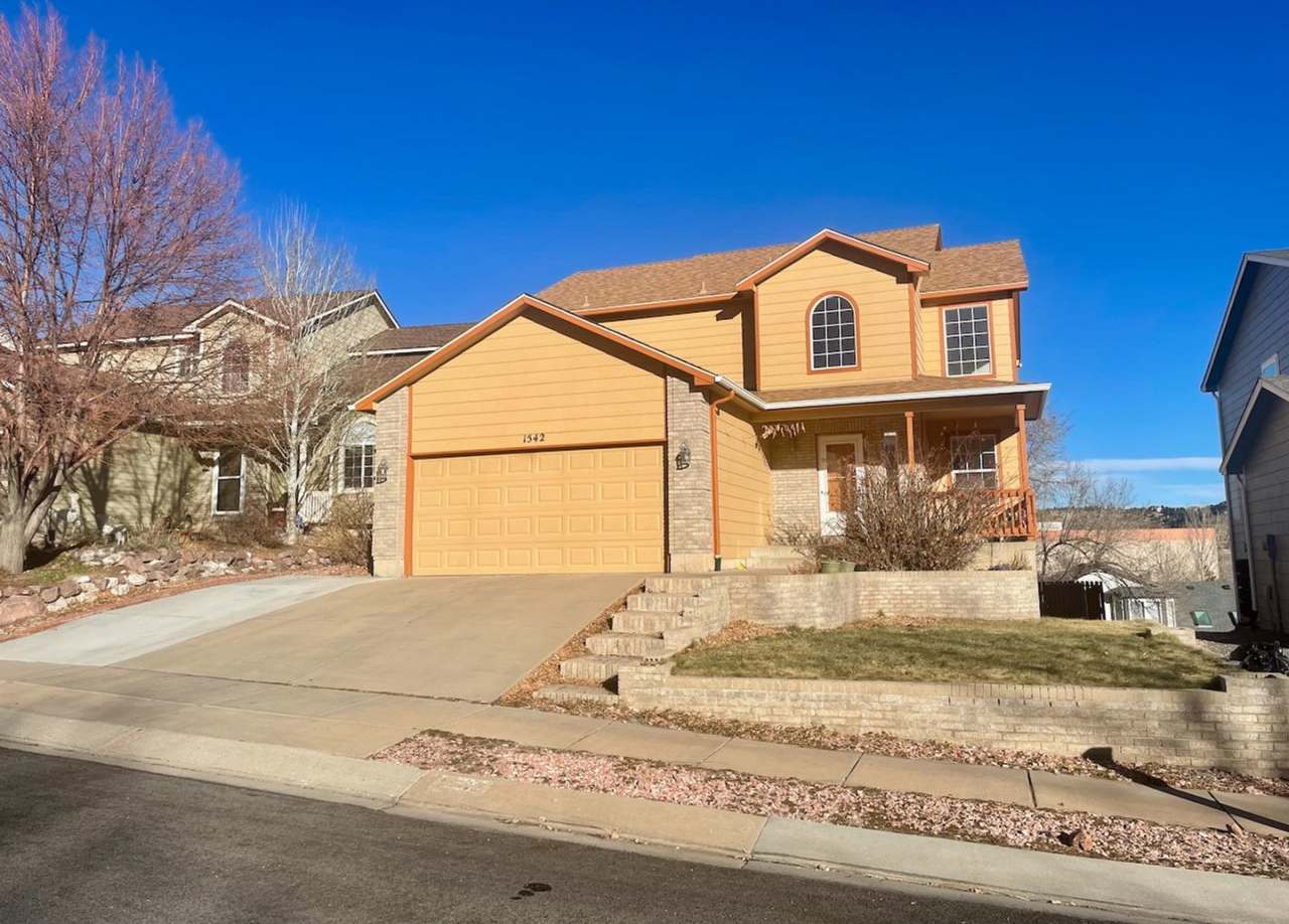 BEAUTIFUL MOUNTAIN SHADOWS 5BD HOME with A/C- Security Deposit Waiver Available