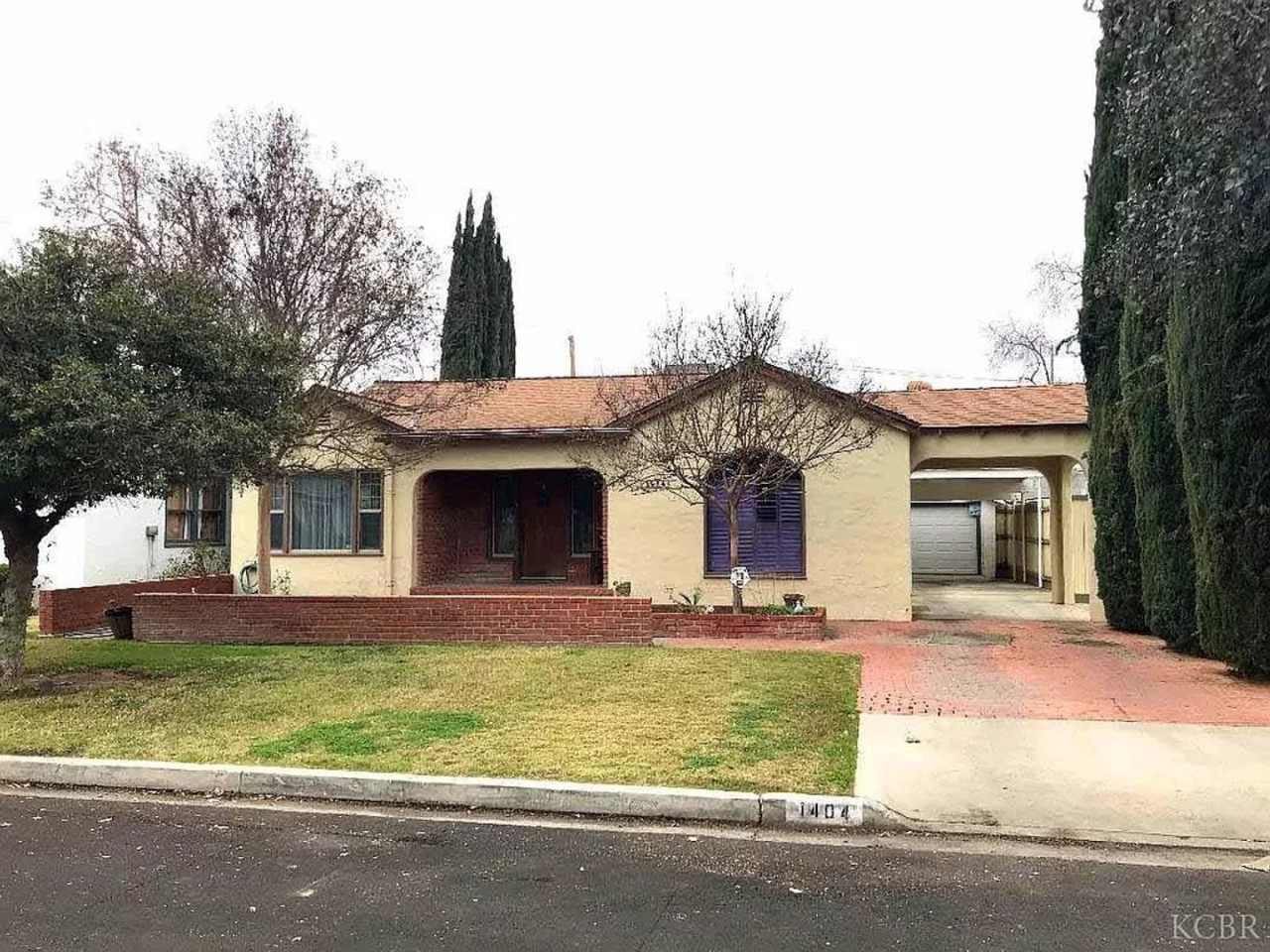 Large 3 BRs 1 Ba or extra living room,ALL UTILITIES INCLUDED IN RENT