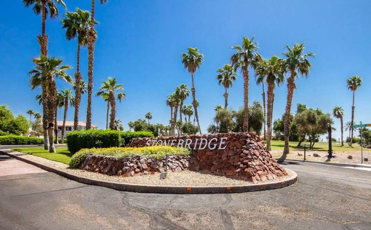 Beautiful Stonebridge Condos Long Term