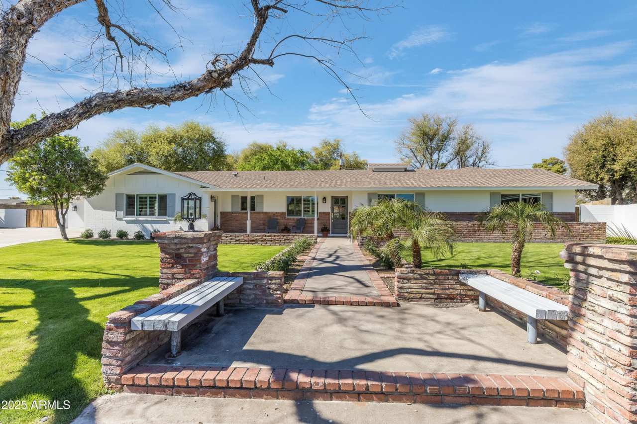 618 W PALMAIRE Avenue