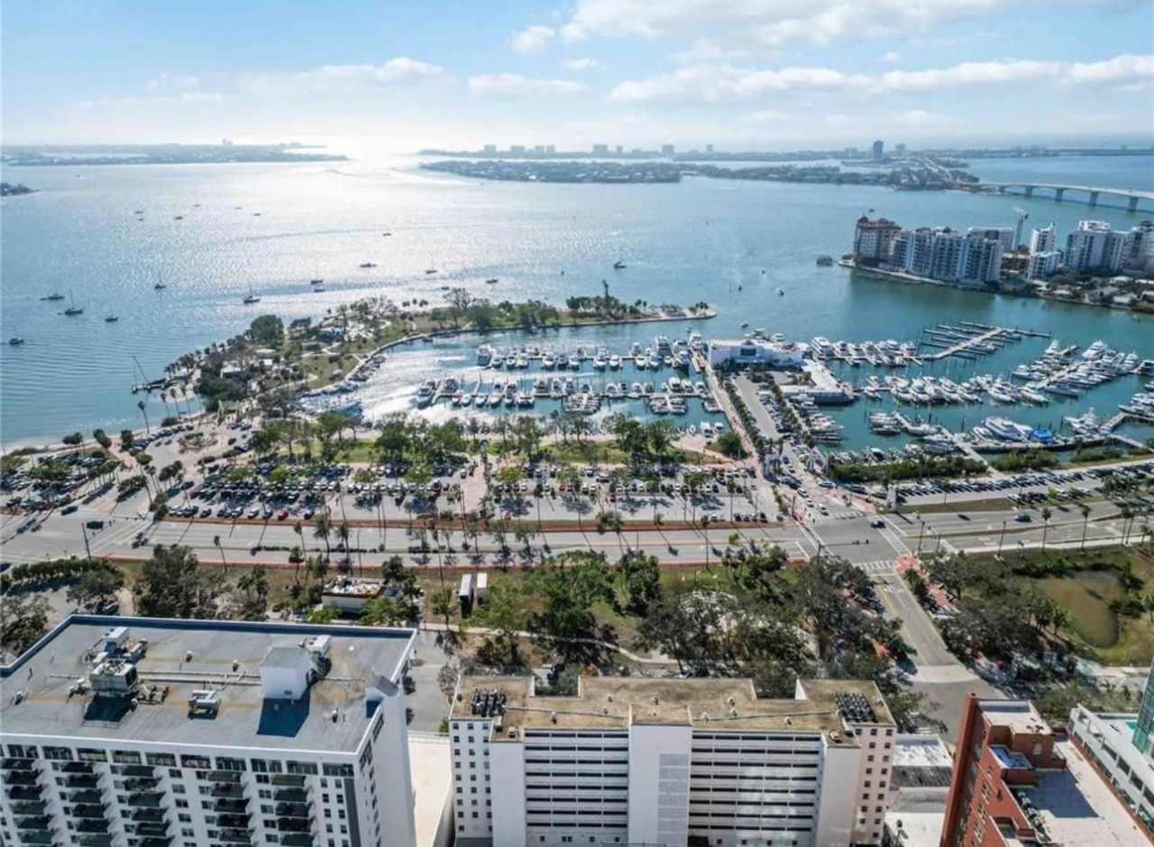 33 South Gulfstream Avenue