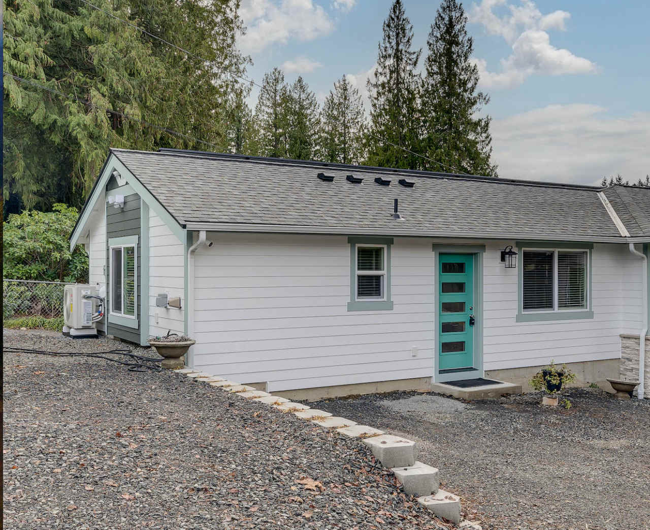 Brand New 1 Bedroom on Martha Lake!