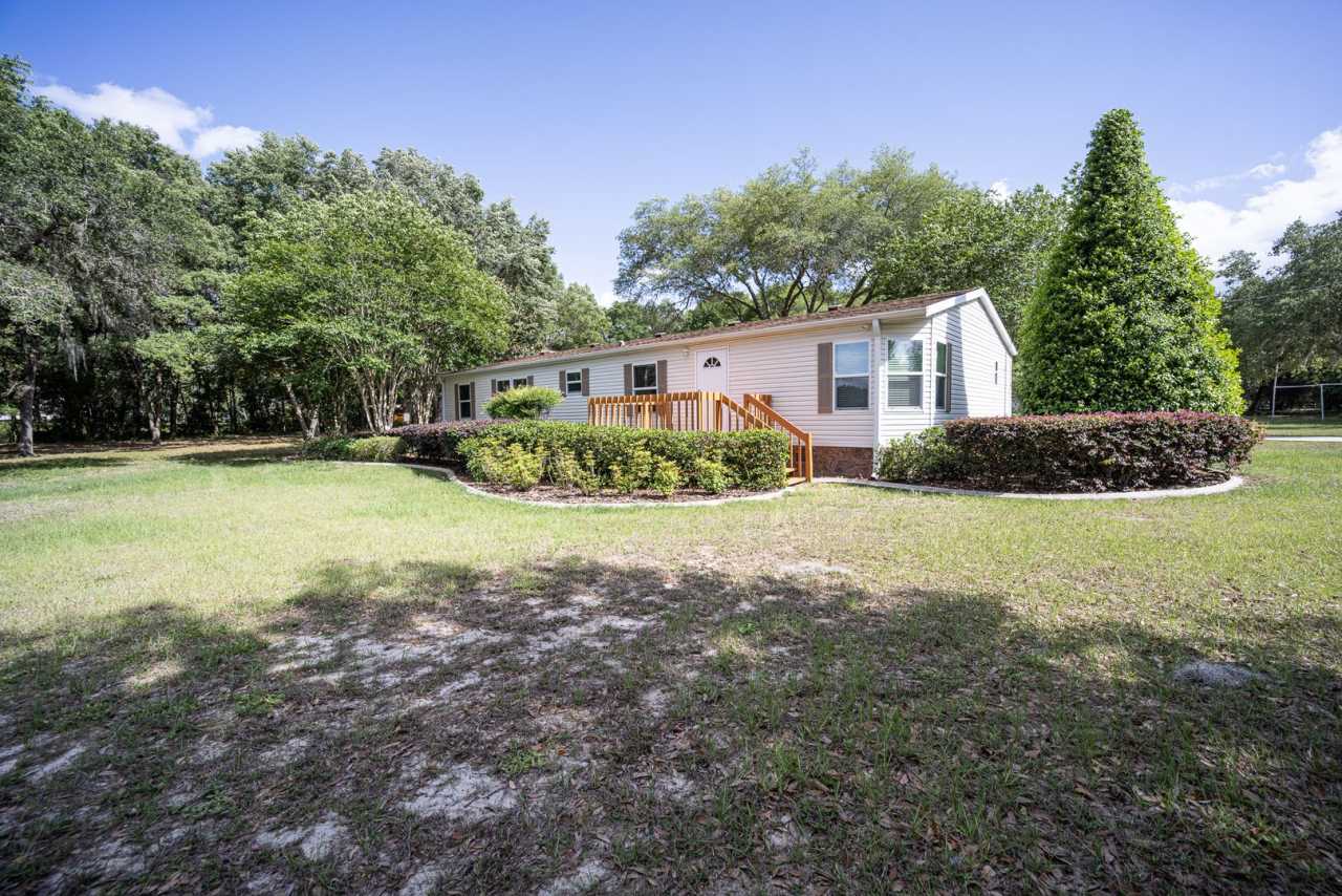 3BR/2BA Mobile Home with 2 Acres in Weirsdale