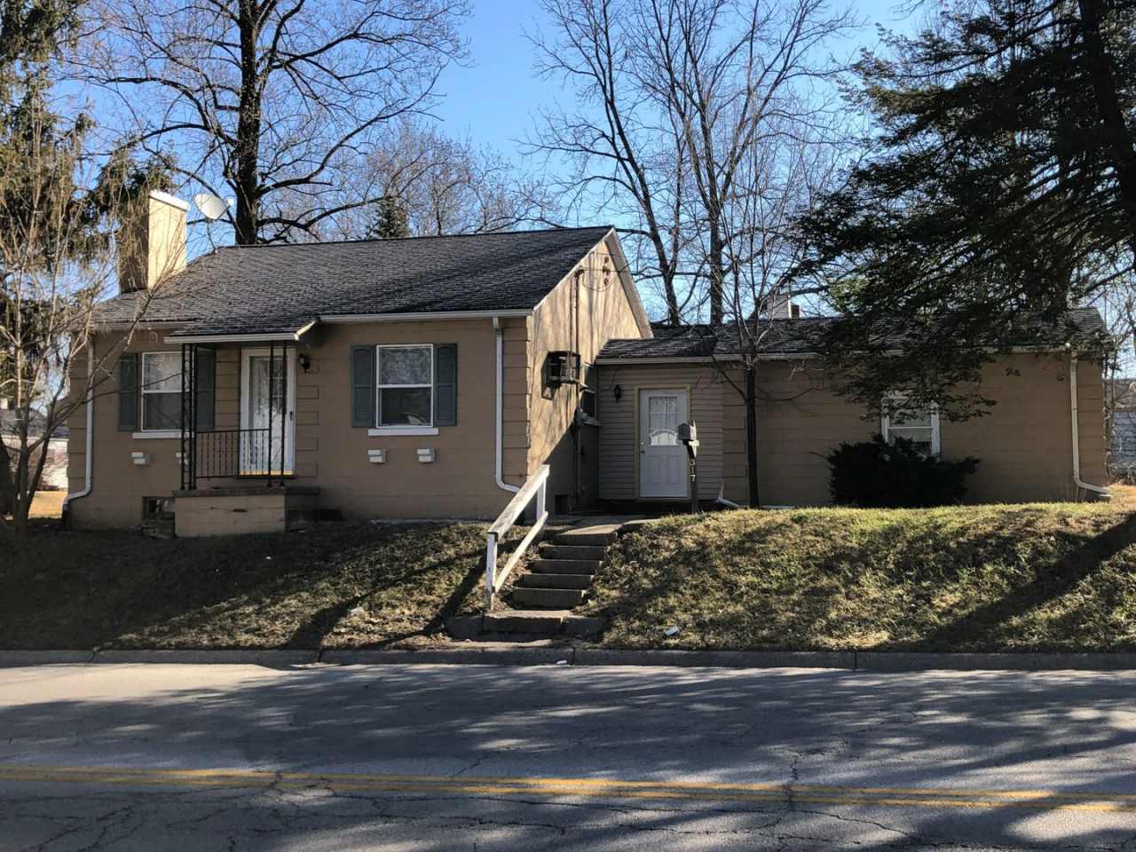 Three Bedroom Close To Downtown!