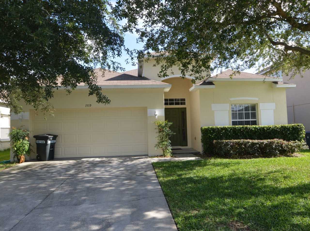 ROBINSON HILLS: 3 bed/2 bath, 2 Car Garage AVAILABLE JULY 16th!