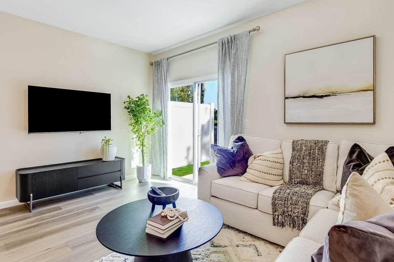 563 Holly Lakes Drive