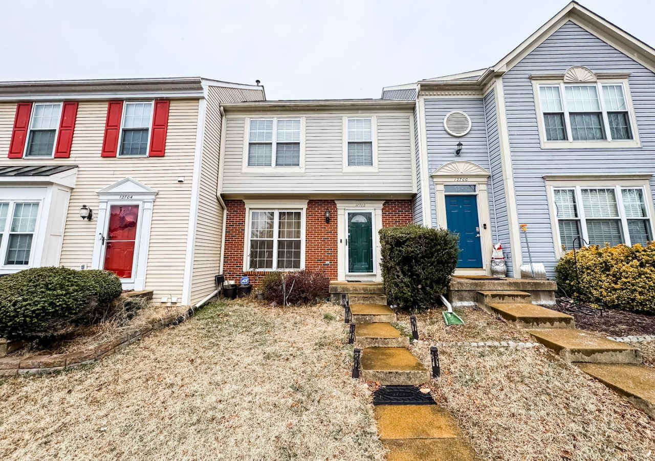 Charming 3 Bed 2.5 Bath Townhome With Patio  Deck In Beautiful Rolling Brook