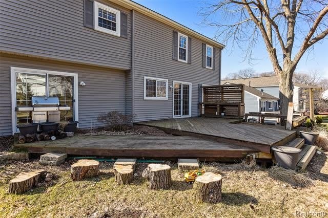 2244 N FAIRVIEW Lane