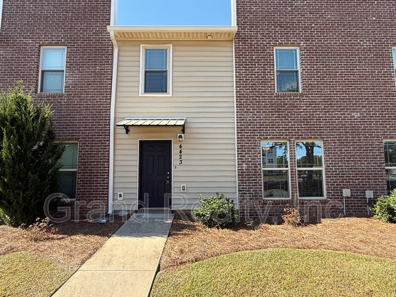 4423 Village Oak Lane