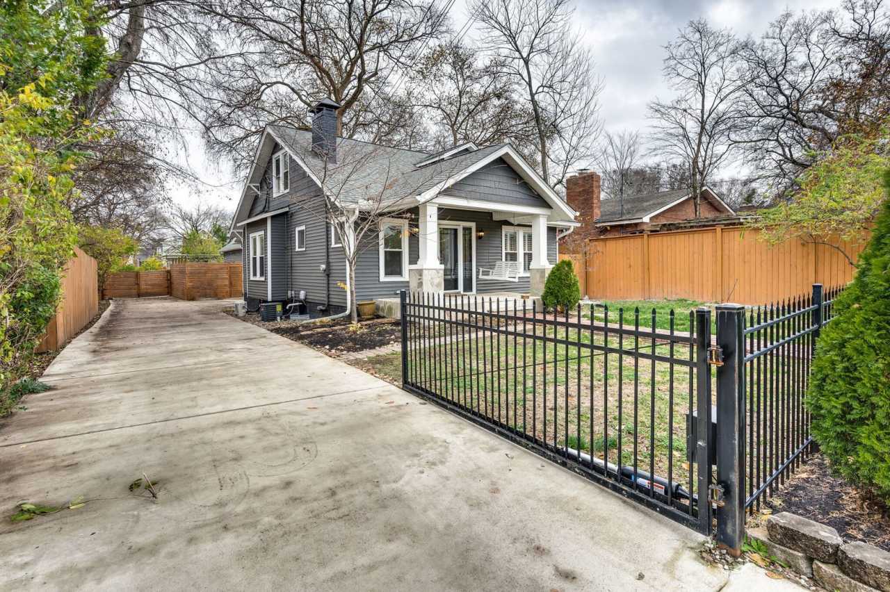 Fabulous 2BE/2BA home filled with charm and character in immaculate condition!