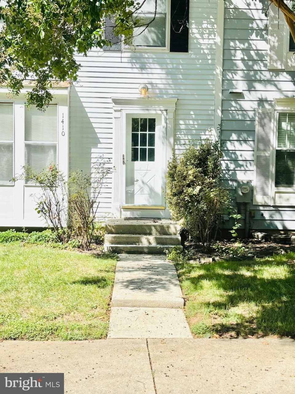 1410 POINT O WOODS Court