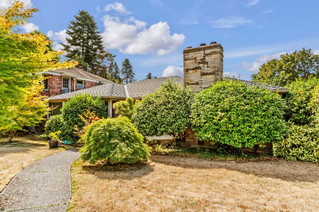 2 Bedroom 2 Bathroom + Den Magnolia House!