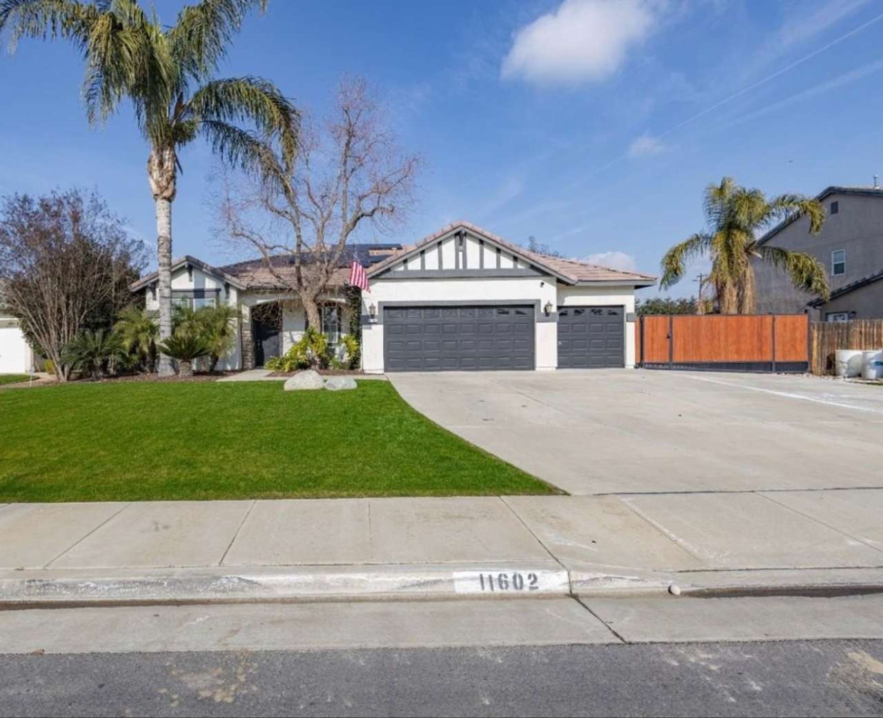 Spacious North Bakersfield Home with pool!