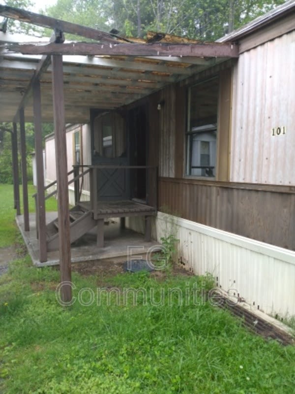 101 Tuckaway Ln