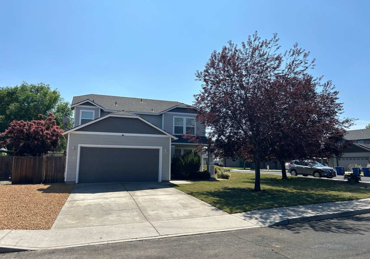 MOVE IN SPECIAL! 3 Bedroom/ 2.5 Bathroom Home in Antler Ridge Community-Redmond