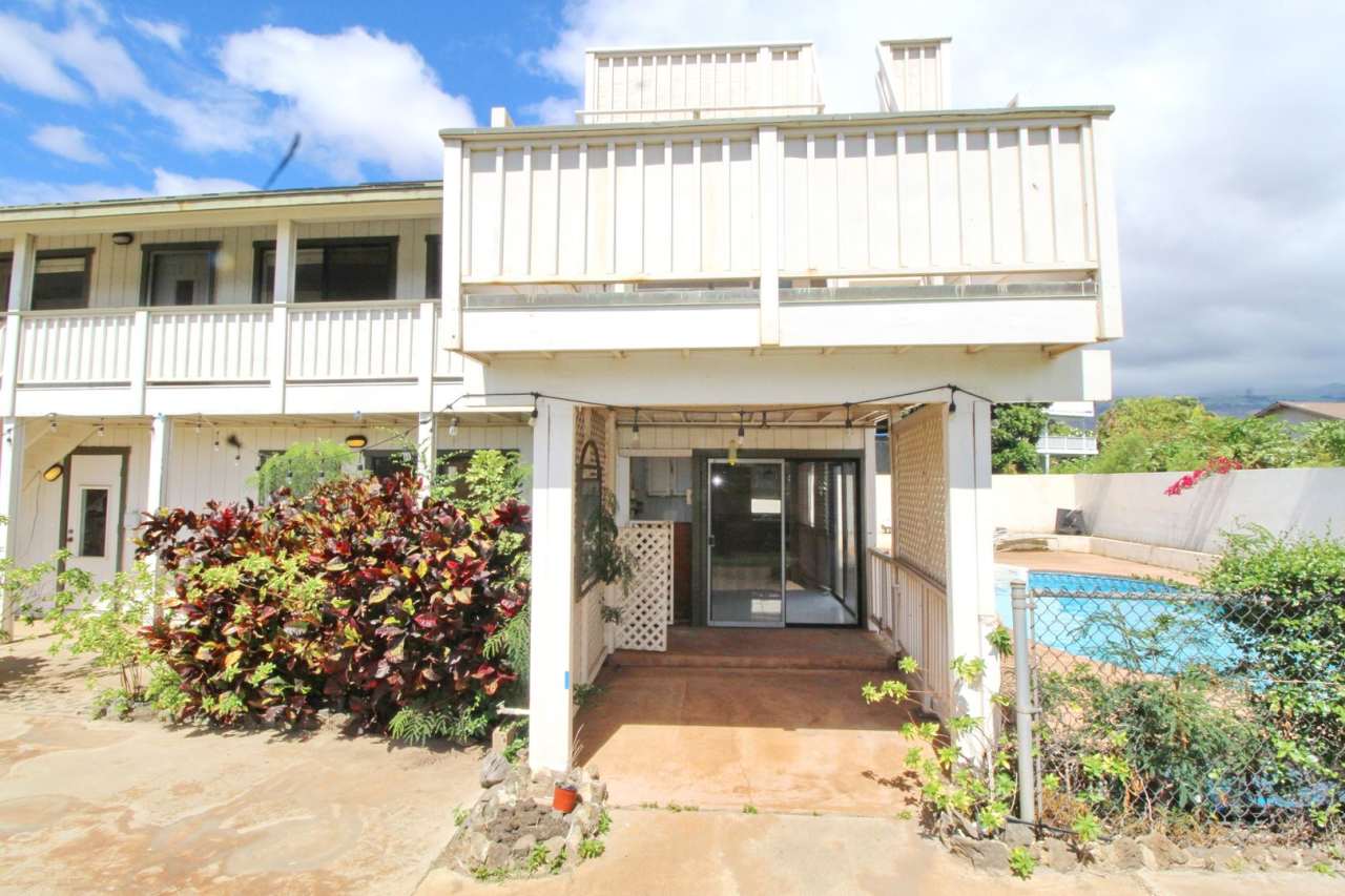 Island Living Awaits in South Maui in the desirable Keonekai Heights neighborhood- Move in Special! Two separate living spaces!