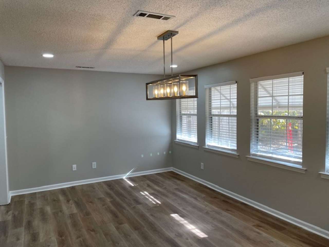 Charming 3-Bedroom Home Minutes from Tiger Town  Downtown Opelika!