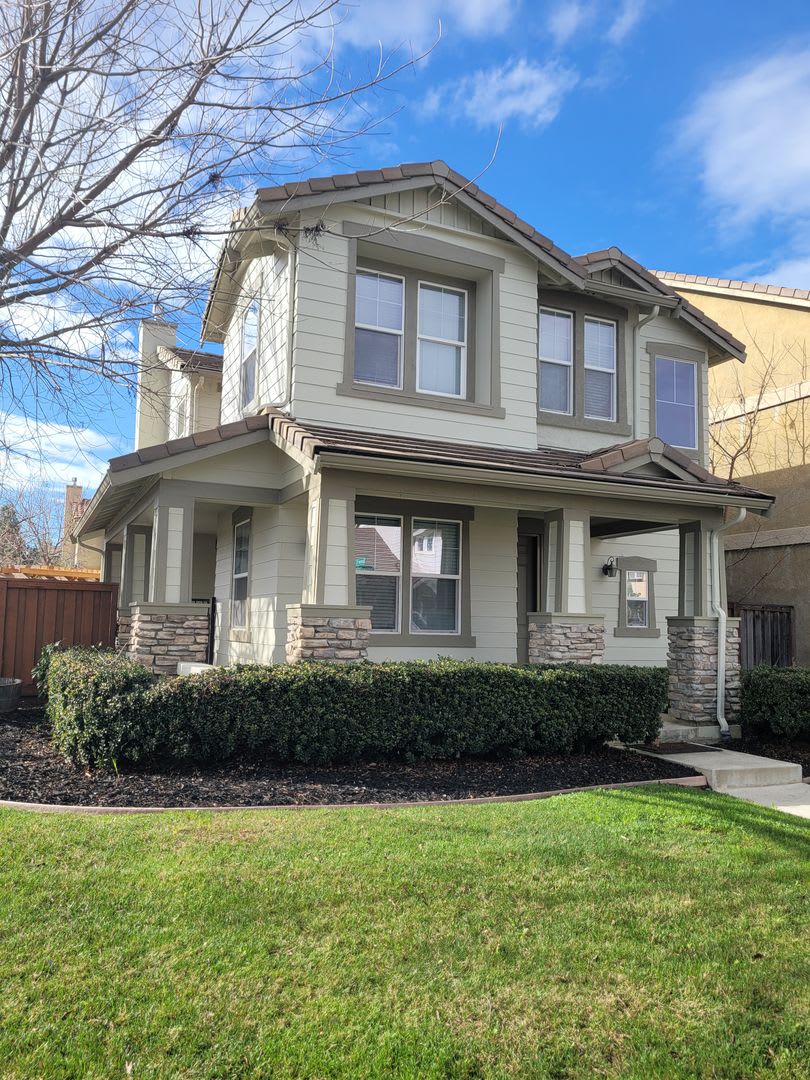 Beautiful 4-Bedroom Brentwood Home on Corner Lot