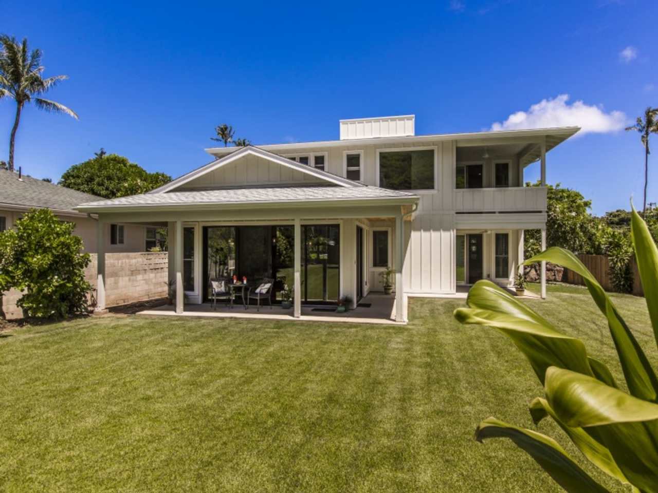 Beautiful Tropical Home Close to Beach w/Pool, Yard  AC: Hale Nani Lanikai