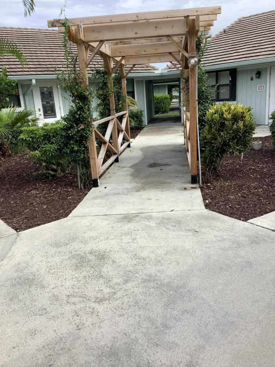 1127 E Seminole 11b Avenue