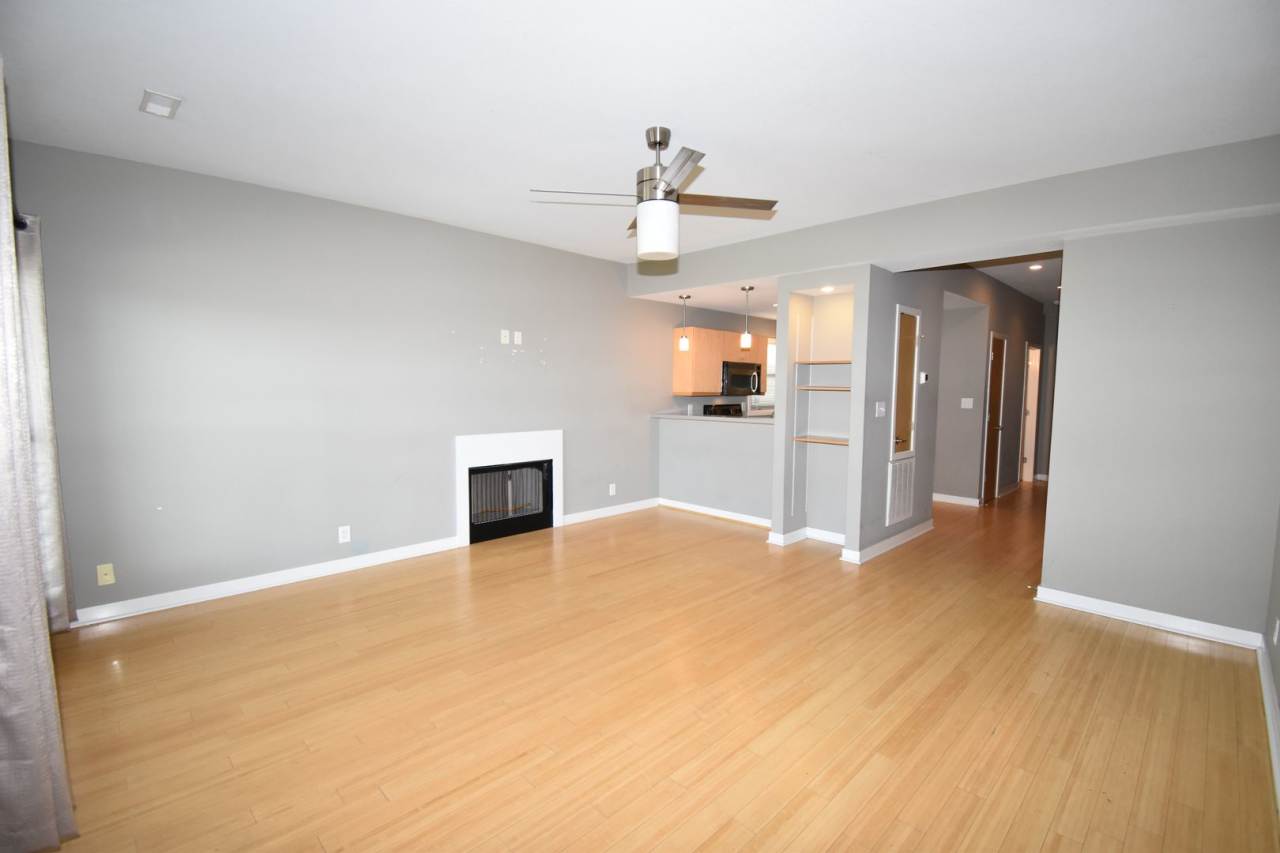 Large 2 Bedroom Condo For Rent Near Historic Downtown Clarksville!