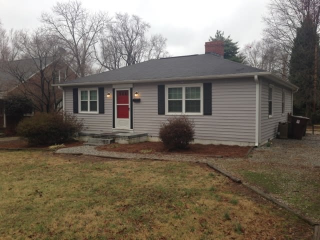 Highland Park 2 BR convenient to Wendover and Holden Road