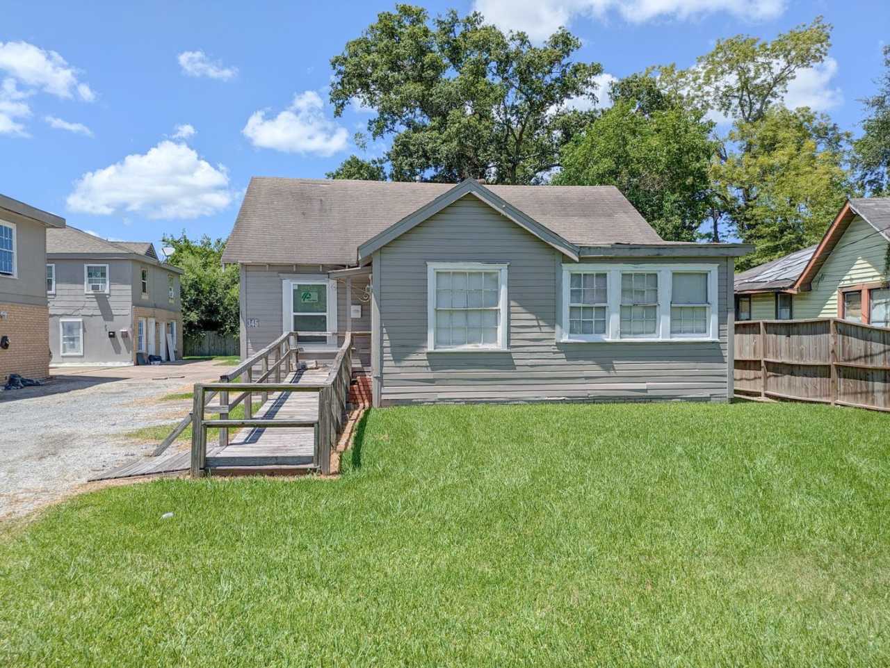 345 Alabama St., Beaumont, TTX 77705 *M/I Special $200 off first mo. rent**