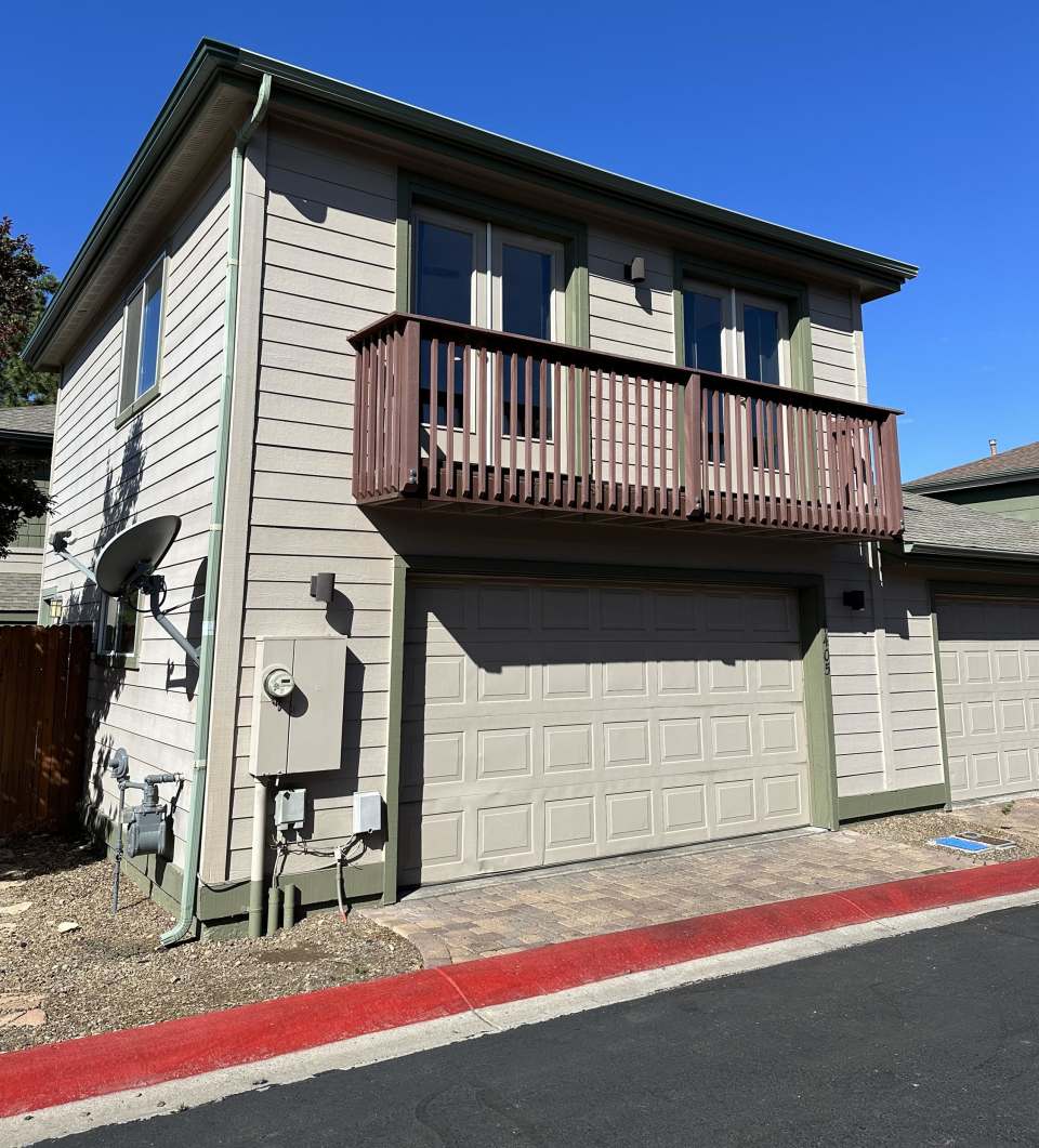 1405 East MacKenzie Drive