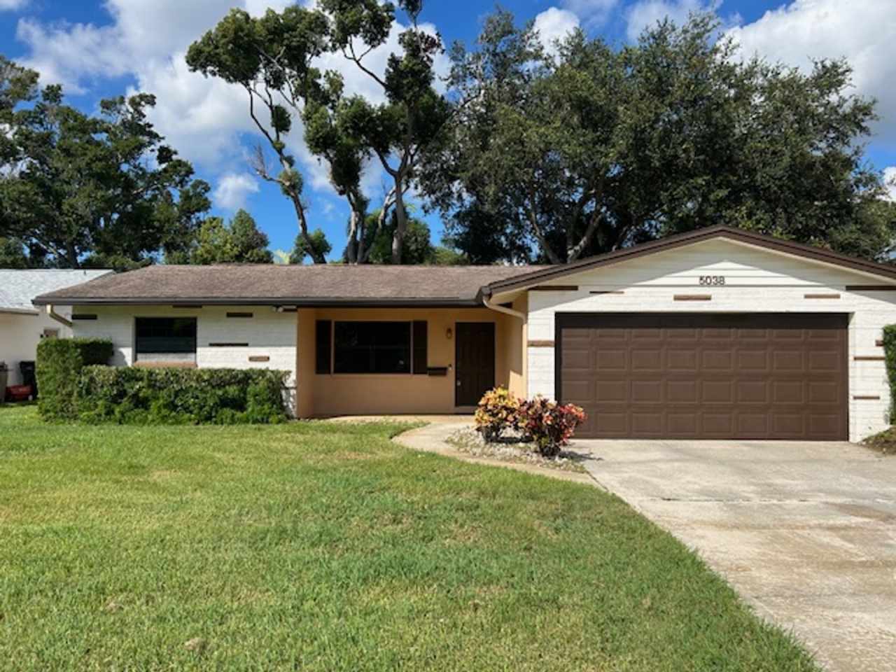 Spacious 3/2/2 in a quiet neighborhood available 9-1-25!