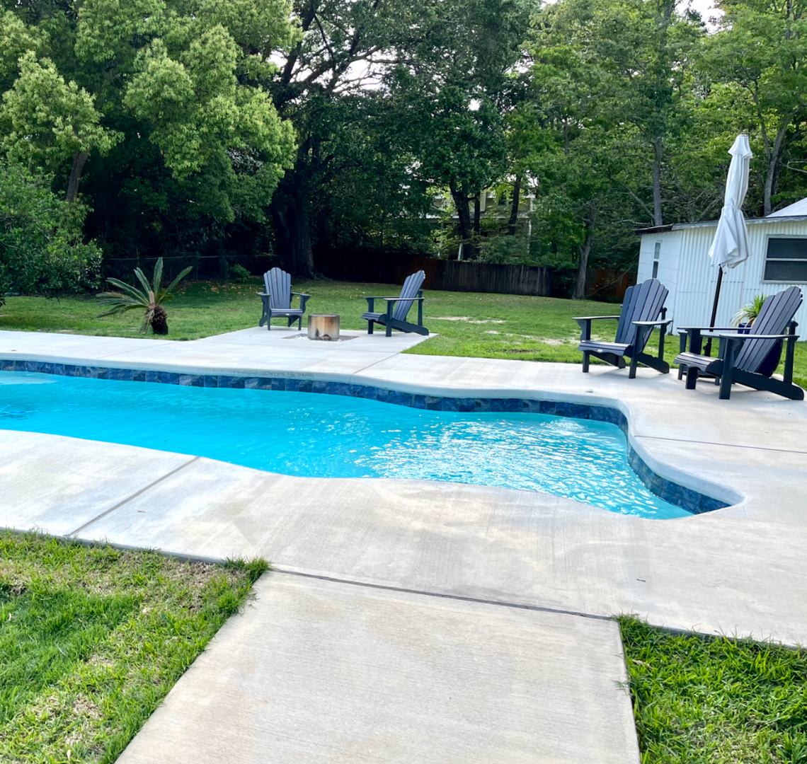 OS SCHOOL DISTRICT, GOLF CART DISTRICT, FENCED YARD WITH POOL! 1101 W Cherokee Glen
