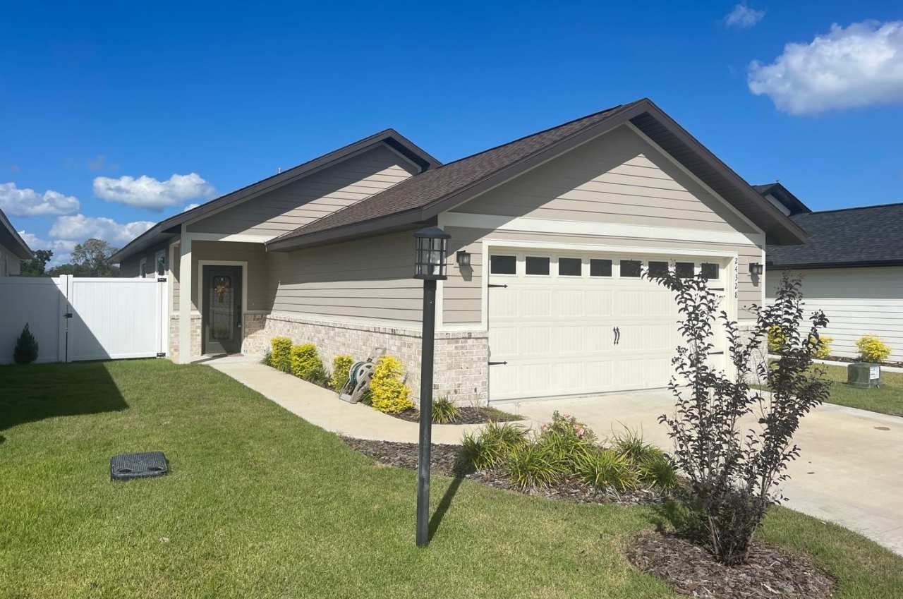 2/2 Countryway -Welcome to 24328 SW 17th Ln., a stunning 2-bedroom, 2-bath home in the sought-after area of Newberry.