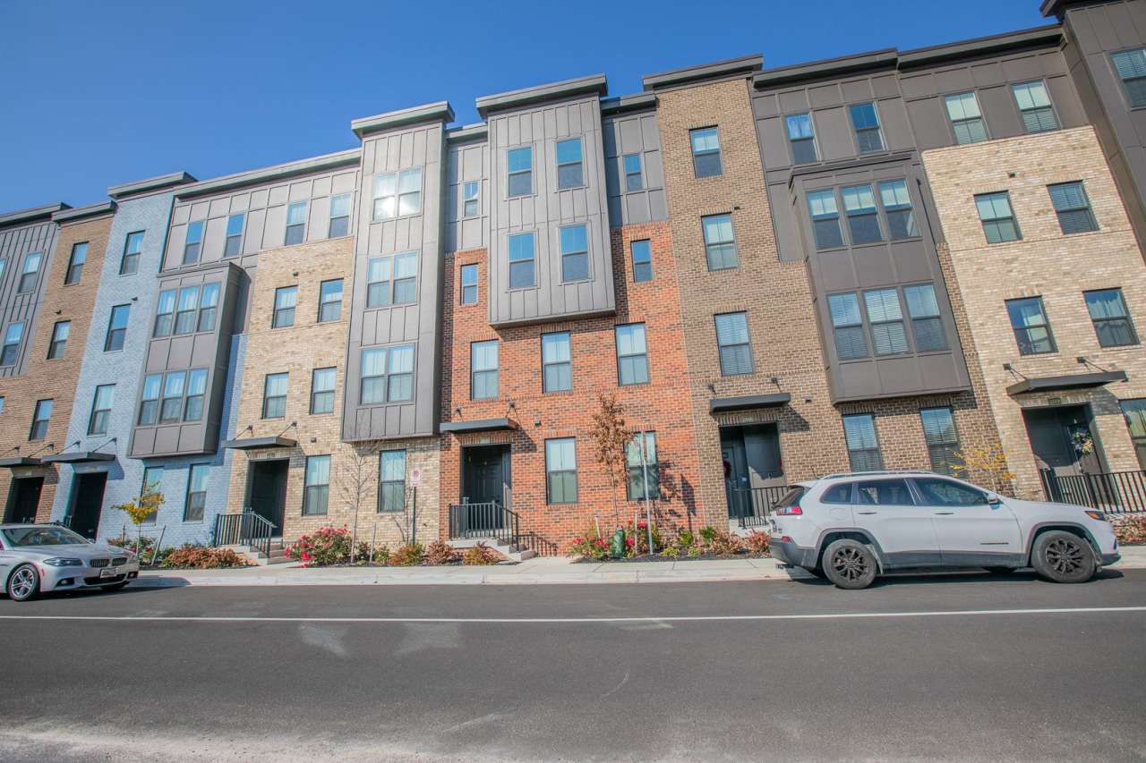 Stunning 3 BR/2.5 BA Townhome in Laurel!